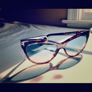 Tom Ford Lily Sunglasses- barely used.